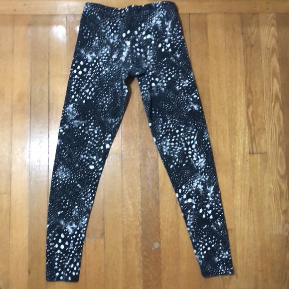Black and White Patterned Leggings - Picture 3 of 7